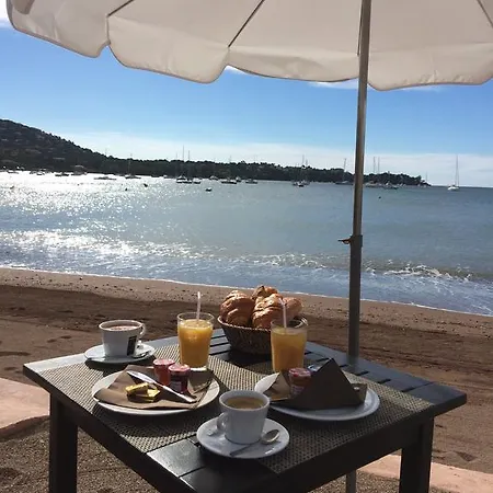 Agay Beach 酒店